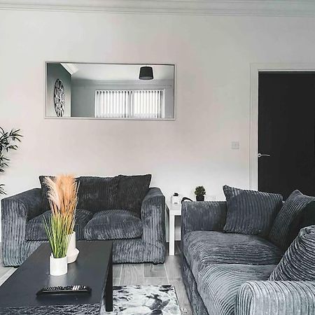 Comfortable Home In Bolton Farnworth エクステリア 写真