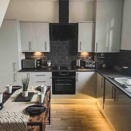 Comfortable Home In Bolton Farnworth エクステリア 写真