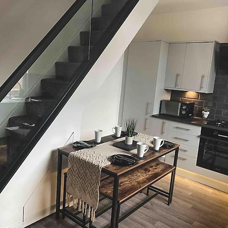 Comfortable Home In Bolton Farnworth エクステリア 写真