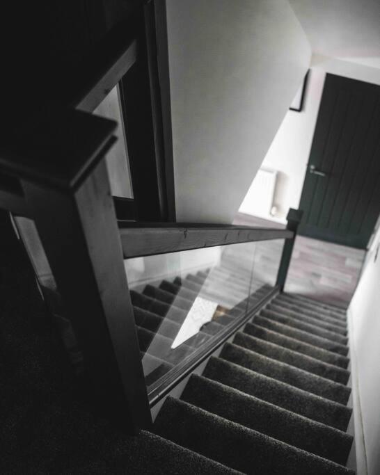 Comfortable Home In Bolton Farnworth エクステリア 写真