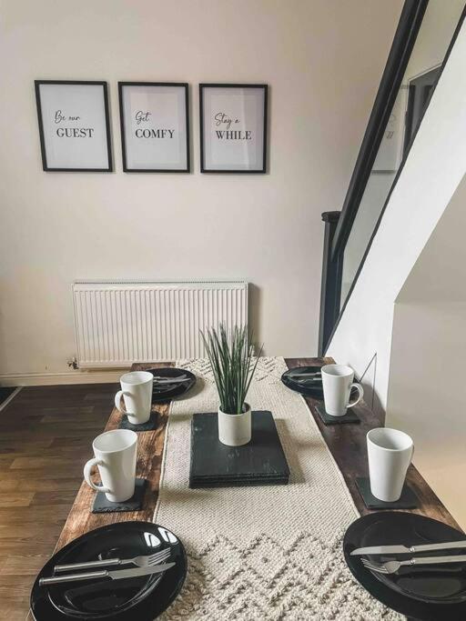 Comfortable Home In Bolton Farnworth エクステリア 写真
