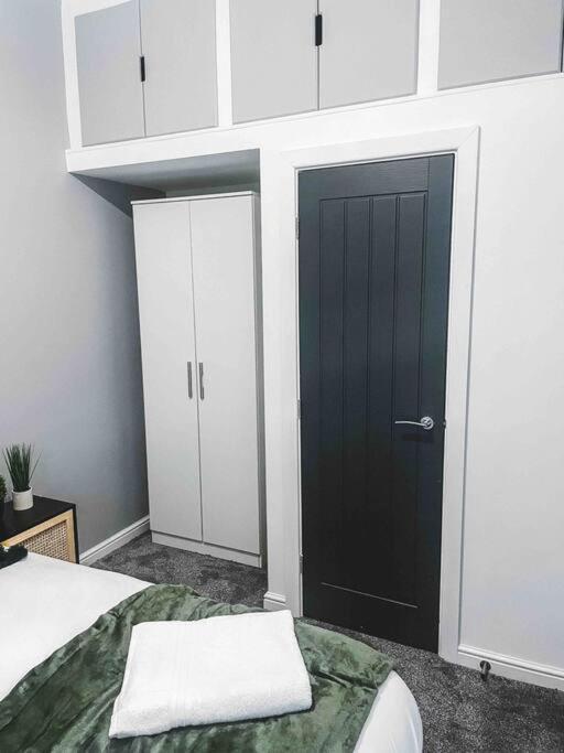Comfortable Home In Bolton Farnworth エクステリア 写真