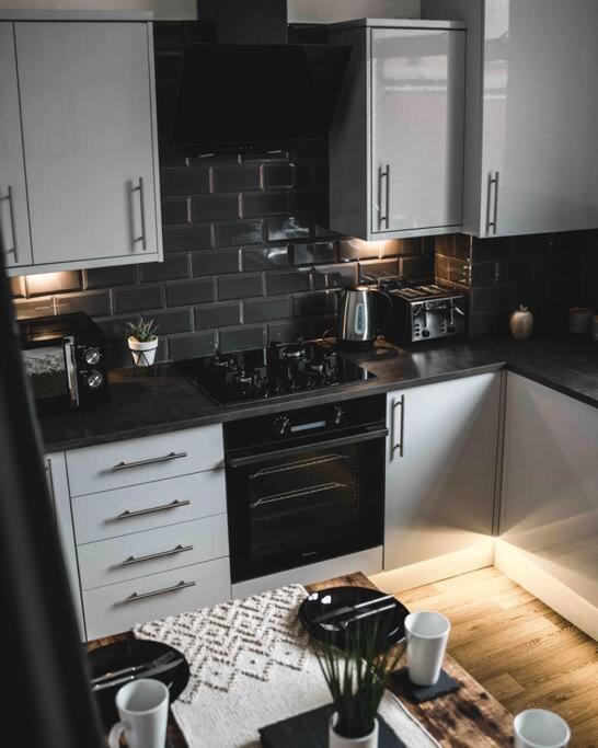 Comfortable Home In Bolton Farnworth エクステリア 写真