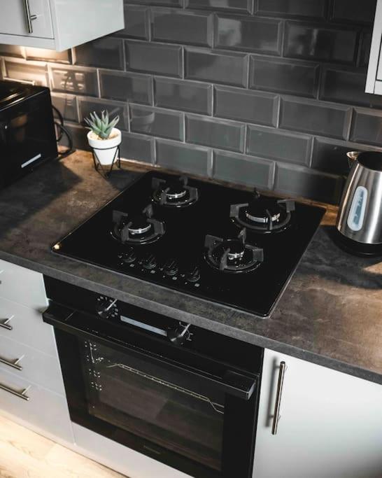 Comfortable Home In Bolton Farnworth エクステリア 写真