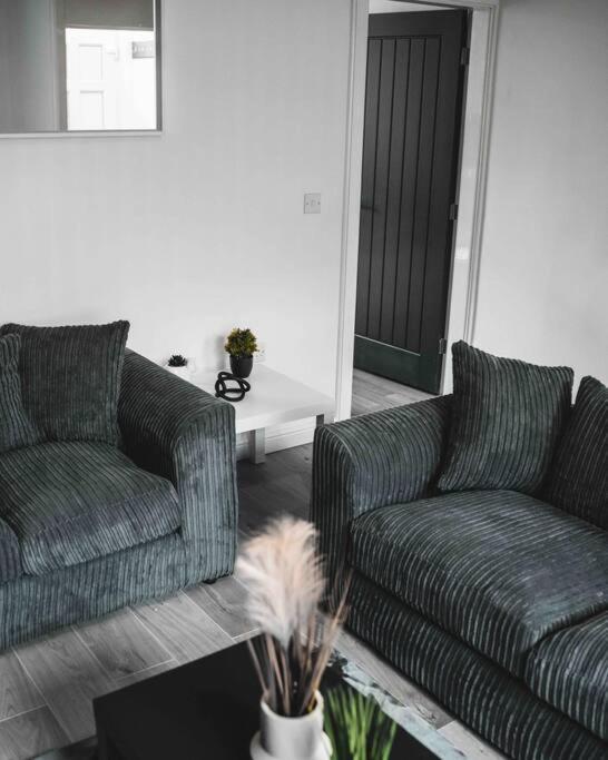 Comfortable Home In Bolton Farnworth エクステリア 写真